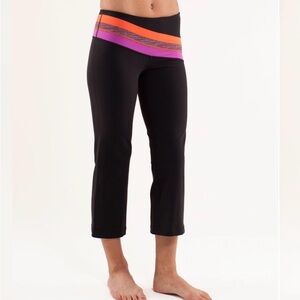 Lululemon Retro Rainbow Crop
Black, size 8